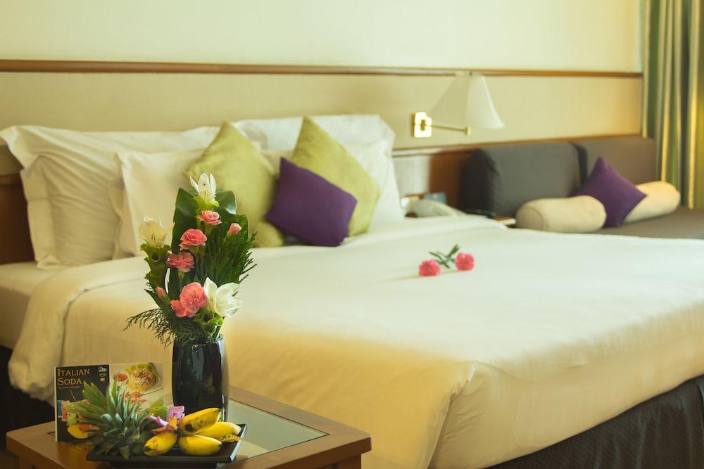 Royal Phuket City Hotel - Sha Extra Plus Eksteriør billede
